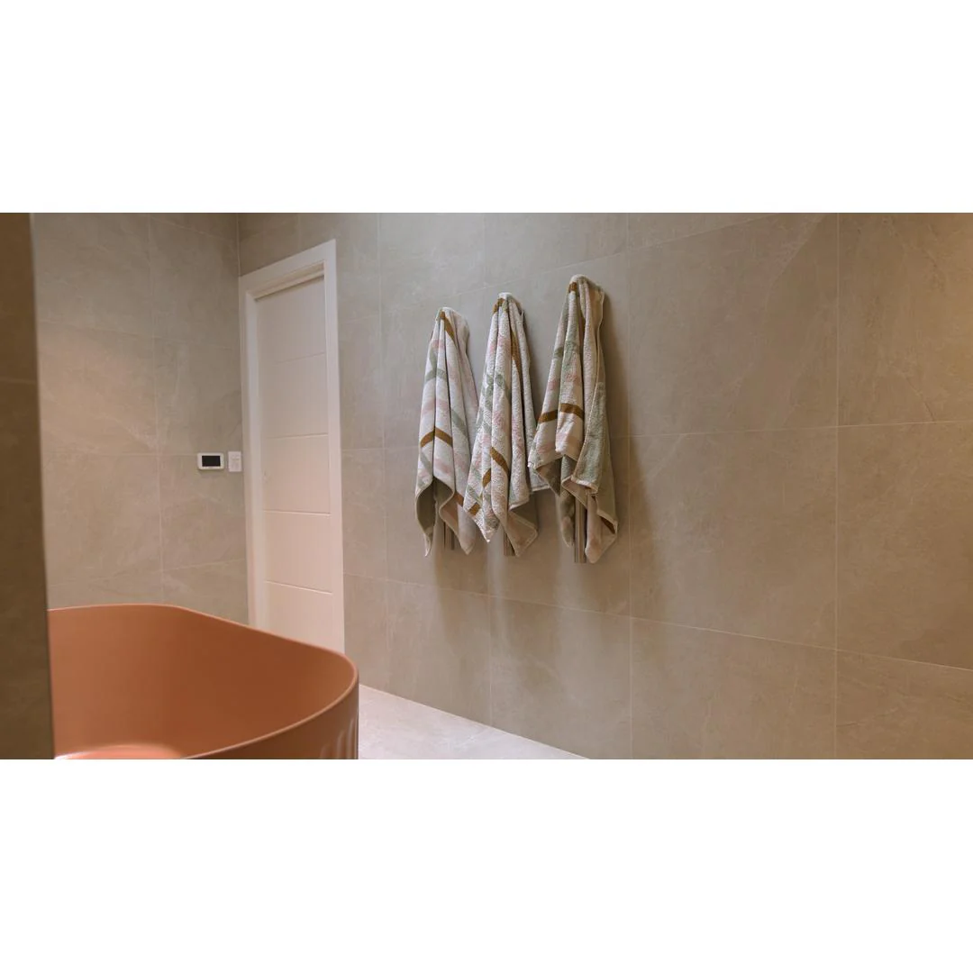 Linsol Allegra 12V Flat Bar Vertical Heated Towel Rail - Gunmetal - Image 3