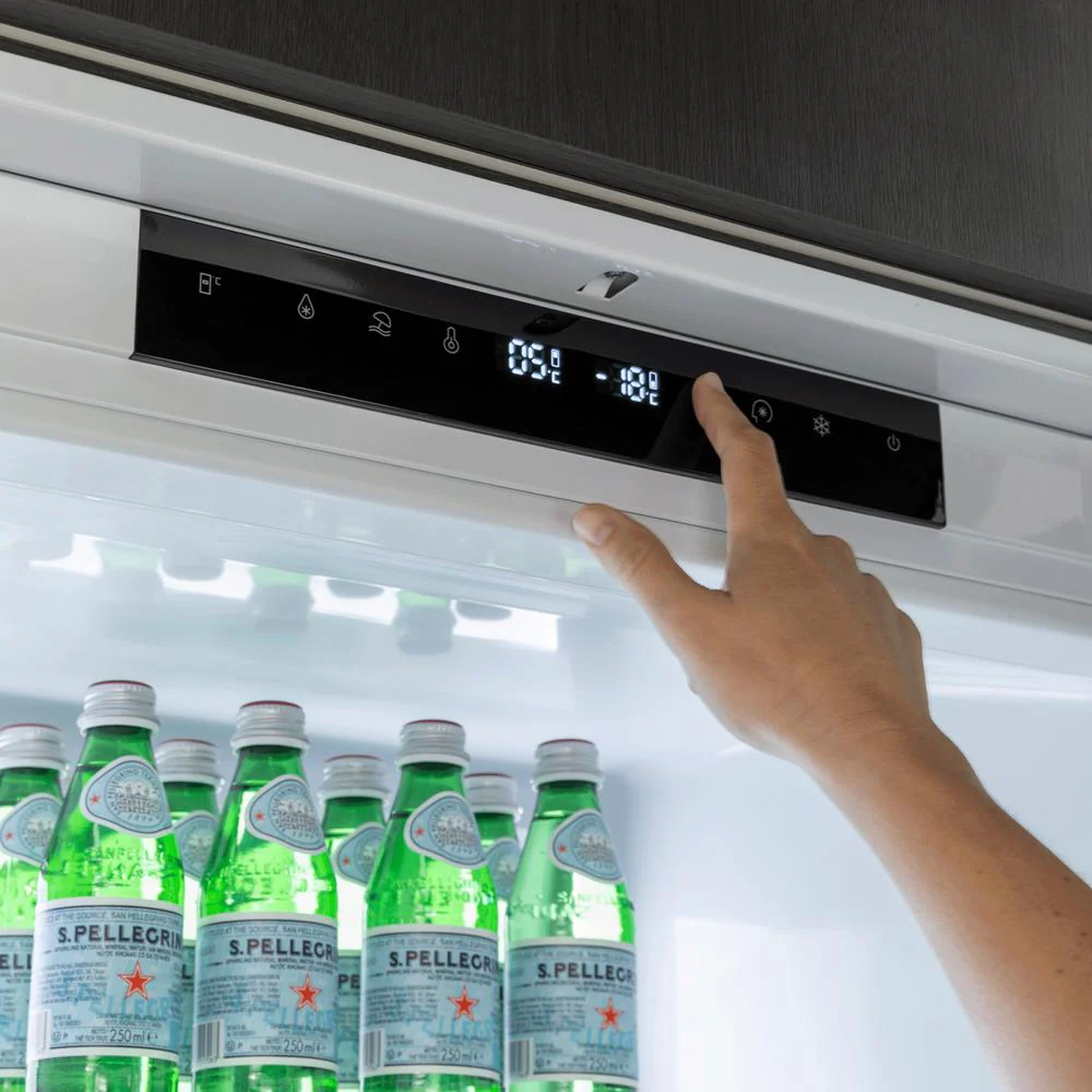Artusi 70cm 376L Integrated Refrigerator - Image 3